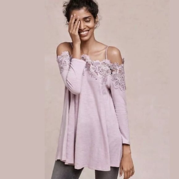 ANTHROPOLOGIE Meadow Rue Laceline Off Shoulder Applique Top Lavender {DD… - Picture 1 of 5